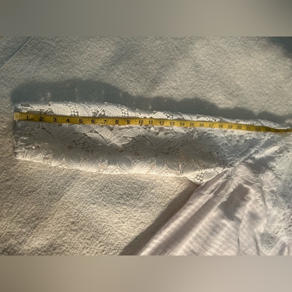 Chico's White Sheer Lace Cutout Sleeve Blouse size 2 /L - Picture 16 of 16